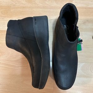 Sketchers Vegan size 10